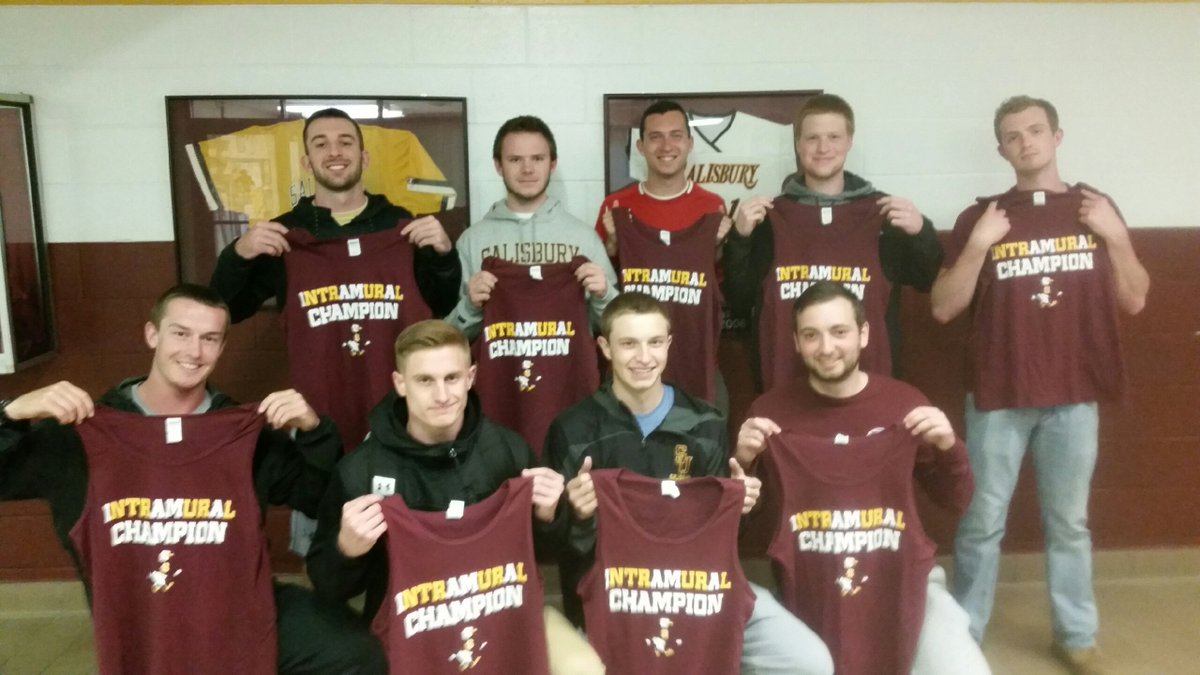 SUCampusRec's tweet photo. Our last intramural champions! #sucampusrec #tanks https://t.co/V4lpDf72l5