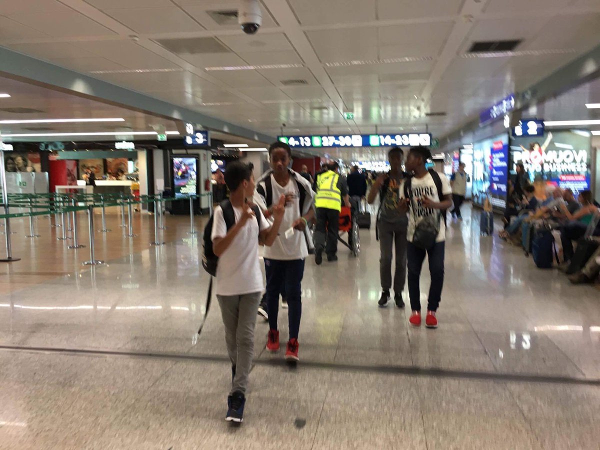 romalurcat93's tweet photo. À l'aéroport Roma Fiumicino : nous rentrons à la maison! https://t.co/55Fkram1vd