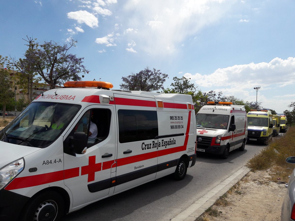 DYALAlacanti's tweet photo. Finalizamos #SIMULACRO #AMVLDV2017 #Alicante con @CRAlicante @DYAELCHE @BombersAlacant @bomberosalic y @PoliciaAlicante 🚔🚑🚒 https://t.co/xFZzE9STB3
