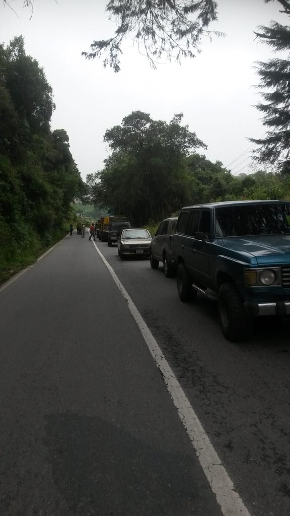 El Jarillo vía Colonia Tovar sin paso @LucioQuincioC <a href="/plomoparejo/">PLOMO PAREJO - OFICIAL</a> <a href="/hcapriles/">Henrique Capriles R.</a>