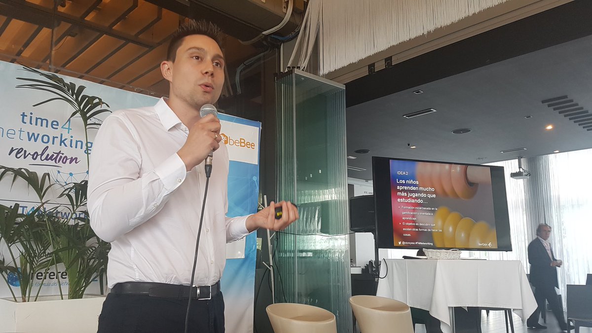 JavierBeBee's tweet image. Escuchando a @vicroyesc , un crack que marca diferencias en @ibercaja #T4networking
