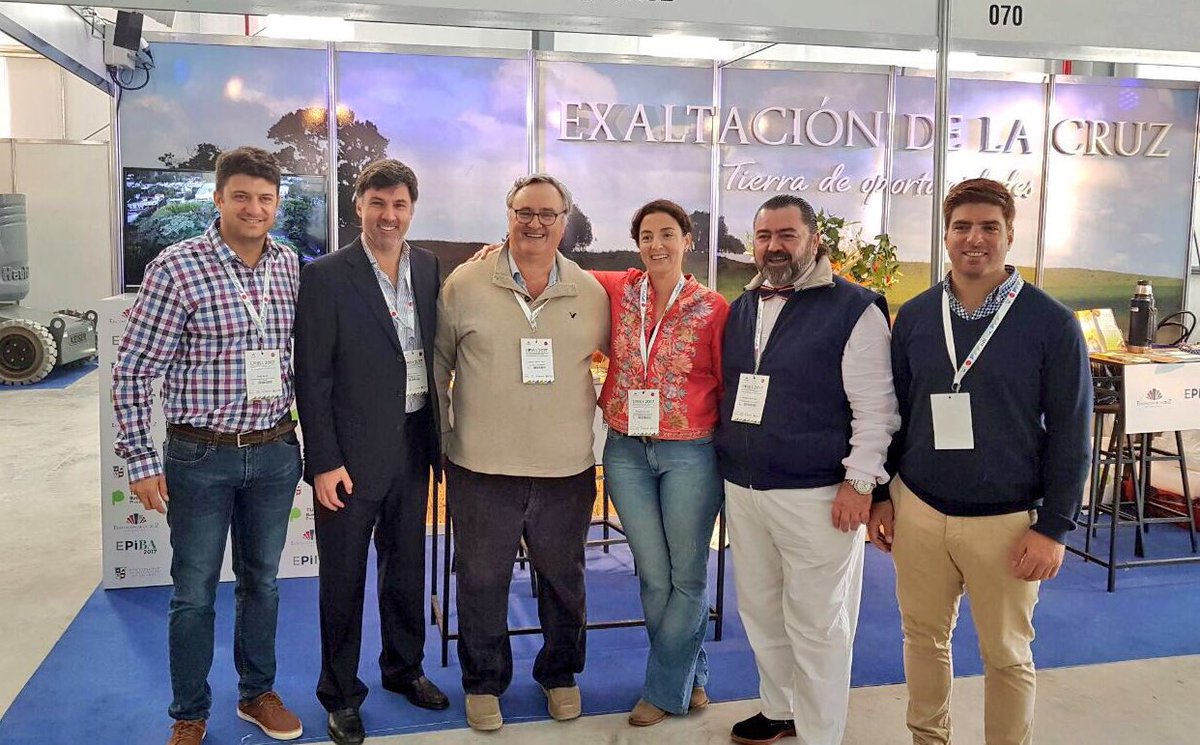 ignaciocrotto's tweet photo. En #EPIBA2017 junto a @delatorrej y el equipo de @ExaltaTurismo promocionando los destinos turísticos de Nstra provincia! https://t.co/T98T6410SQ