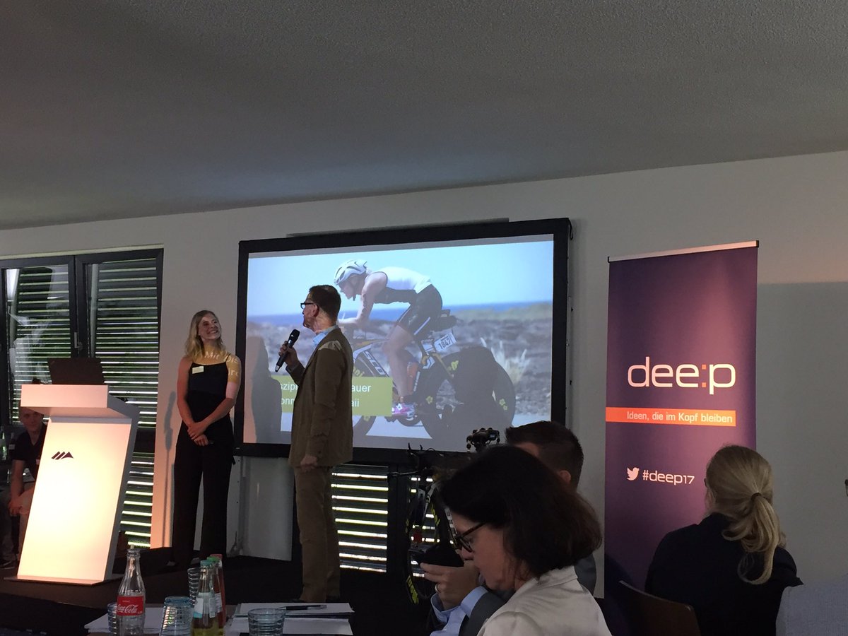 schomberg's tweet photo. Letzter Vortrag der #deep17 von Monika #Keunecke: "Mit Disziplin und Ausdauer zum #Ironman auf Hawaii". https://t.co/TceuwtyuDc