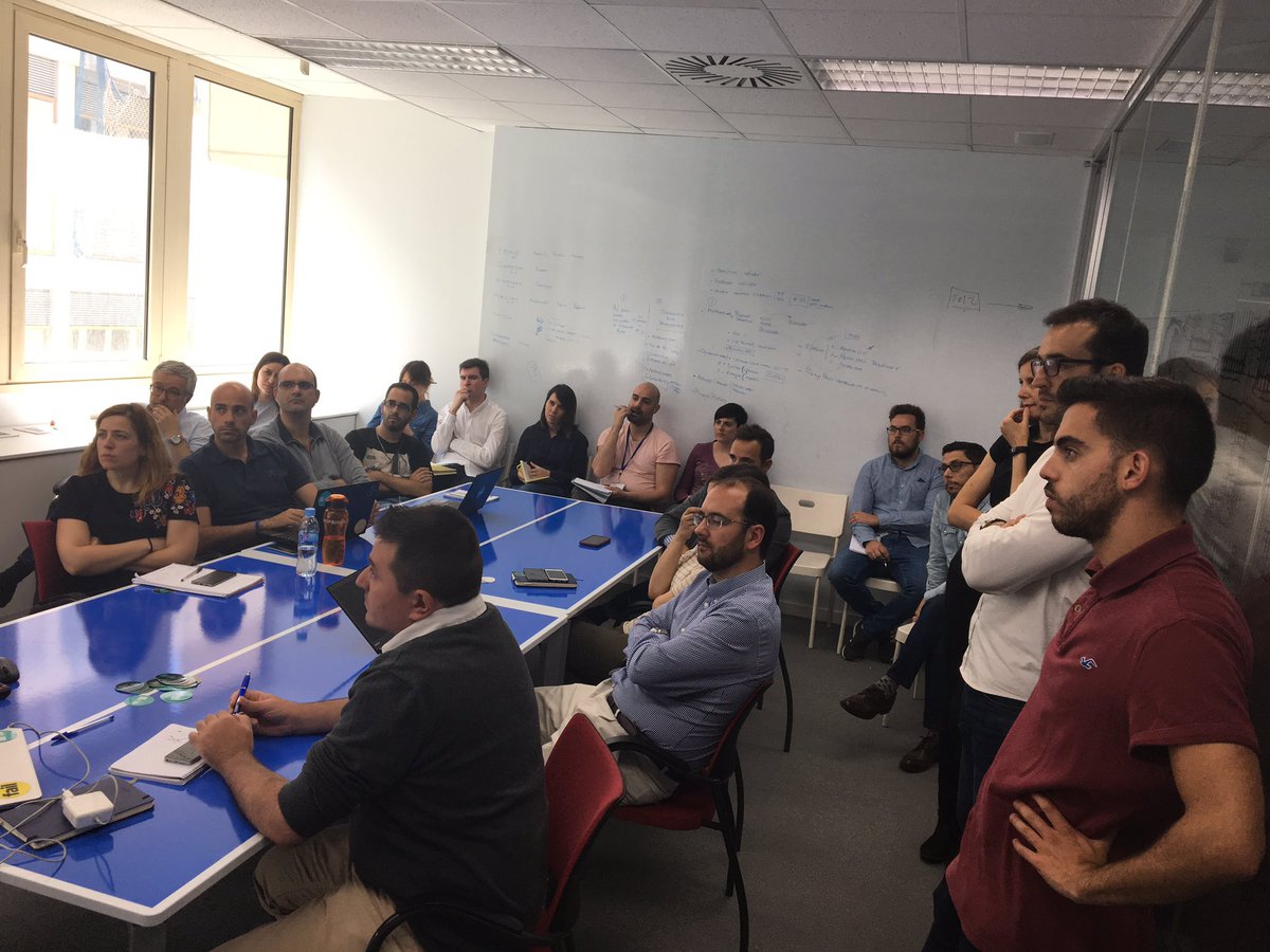 VocentoLab's tweet photo. Dinámicas informales para compartir conocimiento entre compañeros en @Vocento: nos encantan las #VocentoLabSessions ➡️ #innovacion #lowcost https://t.co/PXkwAWcIgw