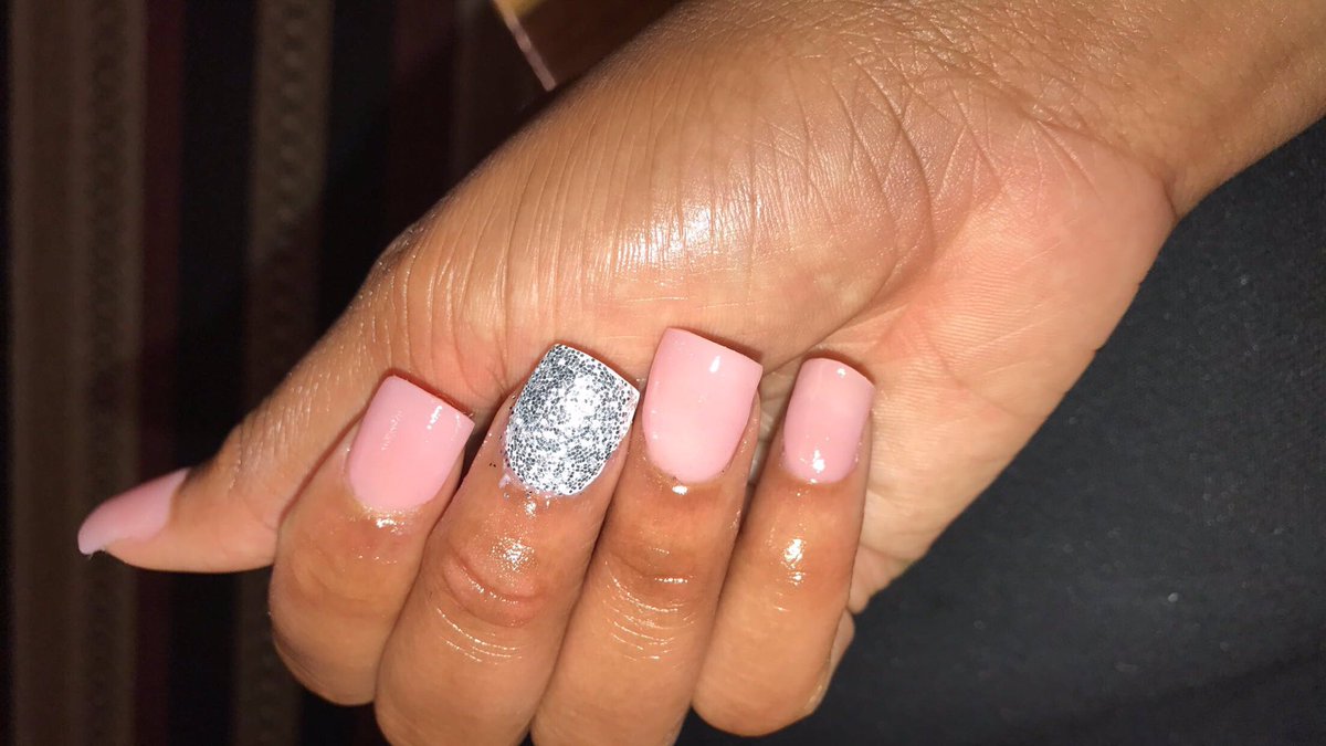 ____Leah's tweet photo. #lénails Full set 😍 come see me ladies https://t.co/NSnNmo7DSL