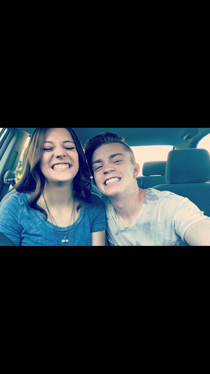 GriffinHalliday's tweet photo. Happy freaking birthday @myyiaaa 😙❤️🎉 https://t.co/ydbVM1gB8p