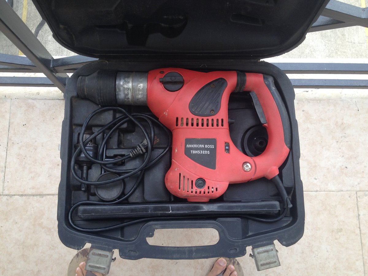maryavelleira's tweet photo. Vendo #Rotomartillo Percutor 100% operativo usado en su maleta original con 7 mechas en Naguanagua Carabobo #AmericanBoss https://t.co/QMJgEdyVCN
