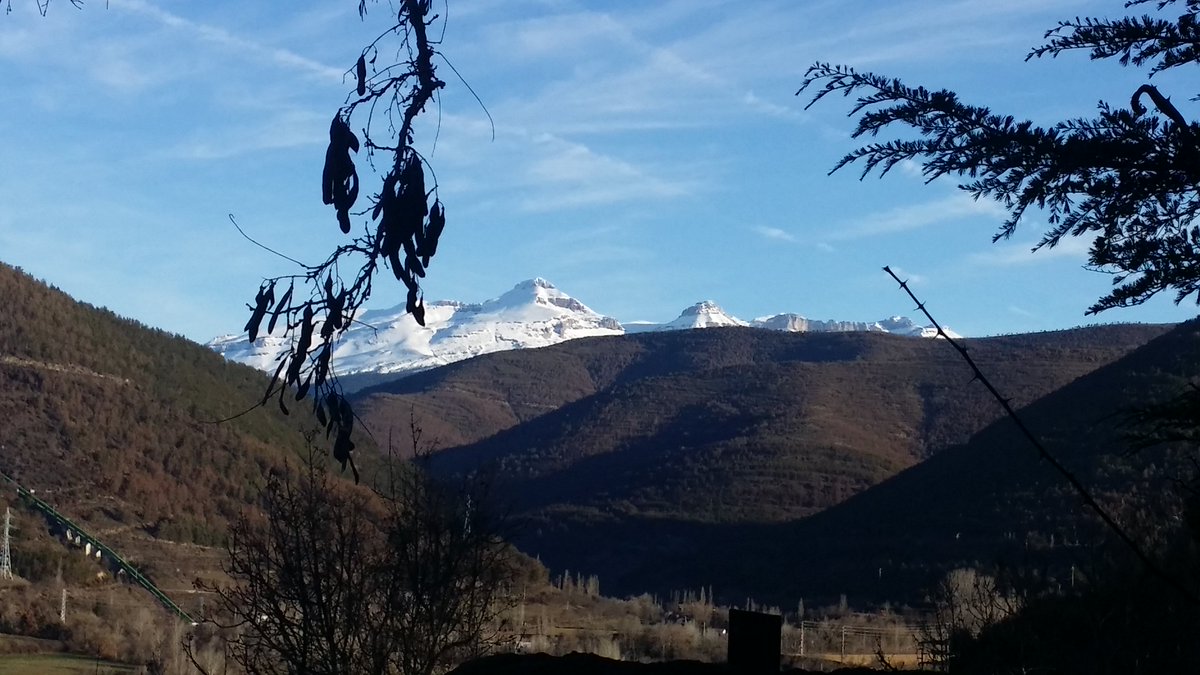 NataliaGraciaC's tweet photo. Si amas #Jaca #Pirineo #Naturaleza #CaminodeSantiago #Aragón Firma la petición https://t.co/tSoTPOMJiS Por un #CrecimientoSostenible https://t.co/9Q3Tm8RA75