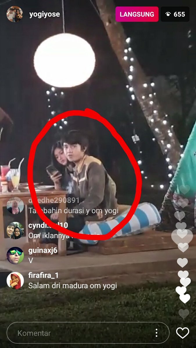 diiahsitti's tweet photo. Perhatikan lingkaran merah!!! 😂
Om yogi lgi live ig, mw tdur mlah dkasih yg bginian. Mimpi indah deh malam ini 😍
Can't wait for this scene 😍 https://t.co/Vsug6rRYrc