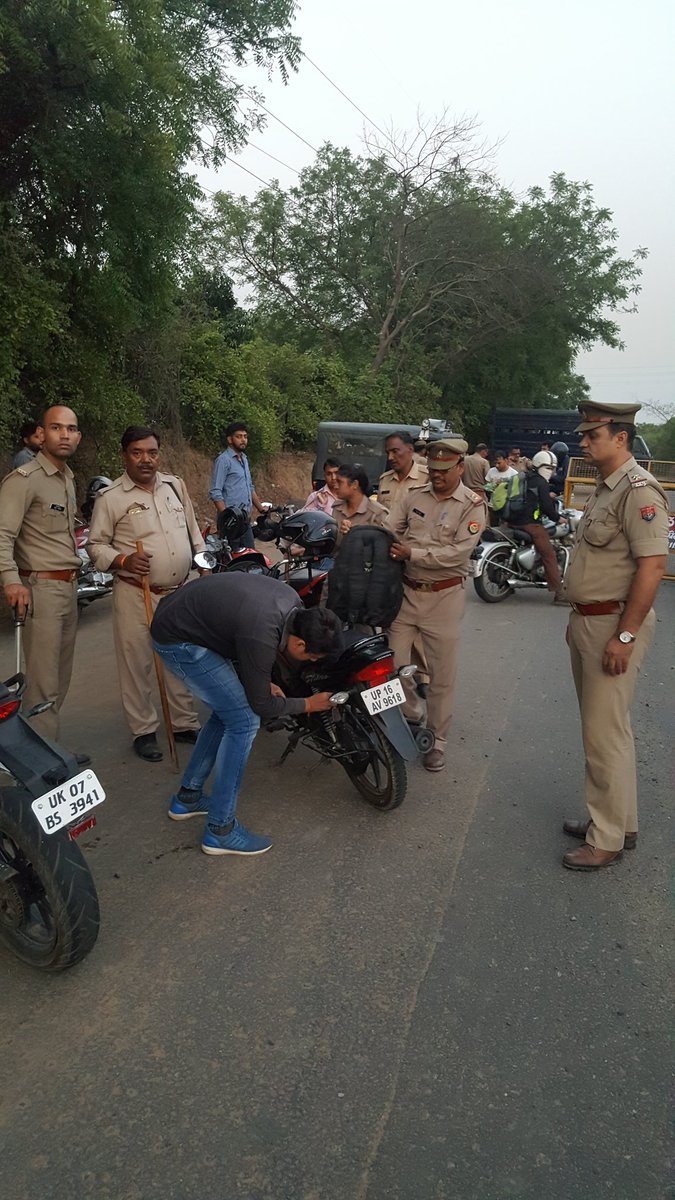 ShoPsEcotech3's tweet photo. Checking at choganour @noidapolice @uppolice @yaducogn @spranoida @digmeerut https://t.co/4uNMbcOoqd