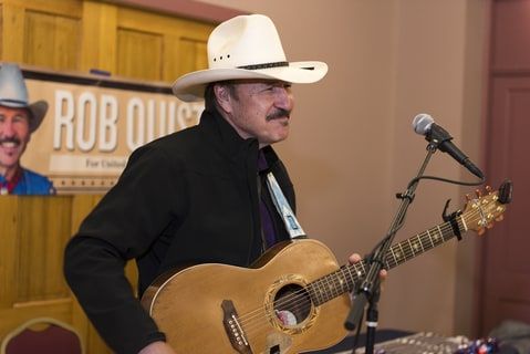 Indivisible_SJ's tweet image. Rob #Quist: with cowboy hat, guitar, and a great-looking dog | Special Election in Montana on May 25 buff.ly/2qtVn5I