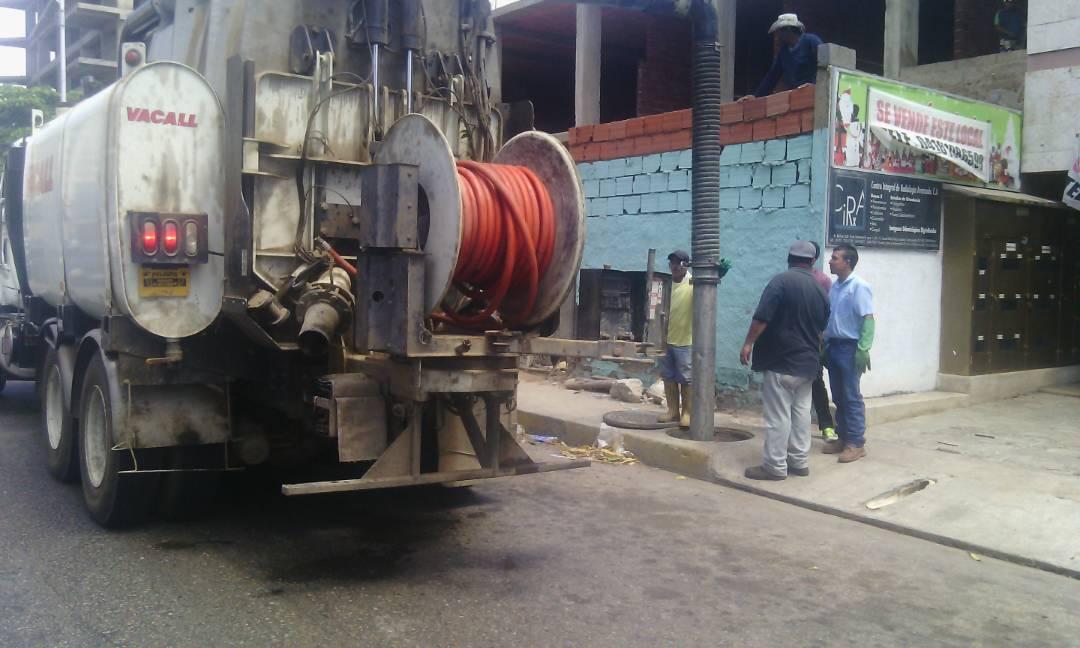ObrasPublicasNE's tweet photo. Triunfando por Nueva Esparta Vactor atendiendo solicitud en la Av. Bolivar #LaborEficiente apoyando al Pueblo #PatriaConstituyente https://t.co/pdKykgndRJ