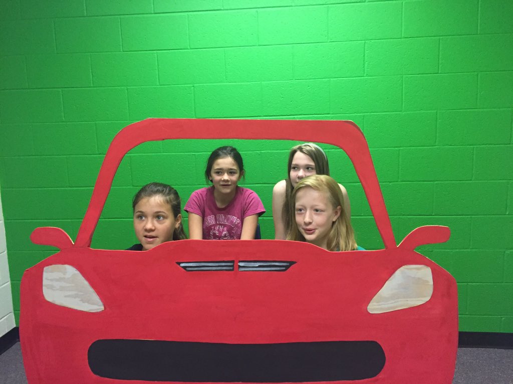 AllisonGurski's tweet image. My last #classoftheweek is working hard!Decades research &amp;amp; a surprise 4 the last day of school. #keepthemlearning @amyloo27 @PickettsMillES