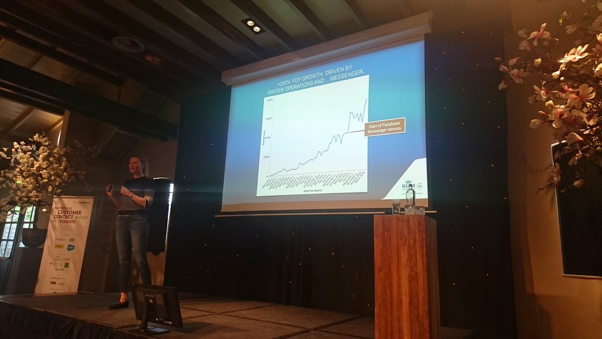 CustomerFirstNL's tweet photo. KLM gelooft in combinatie: AI-bots รฉn een persoonlijke relatie met klanten. 'We zien goede resultaten. Veelbelovend!' #NCCC2017 https://t.co/o0iKPfWRgM