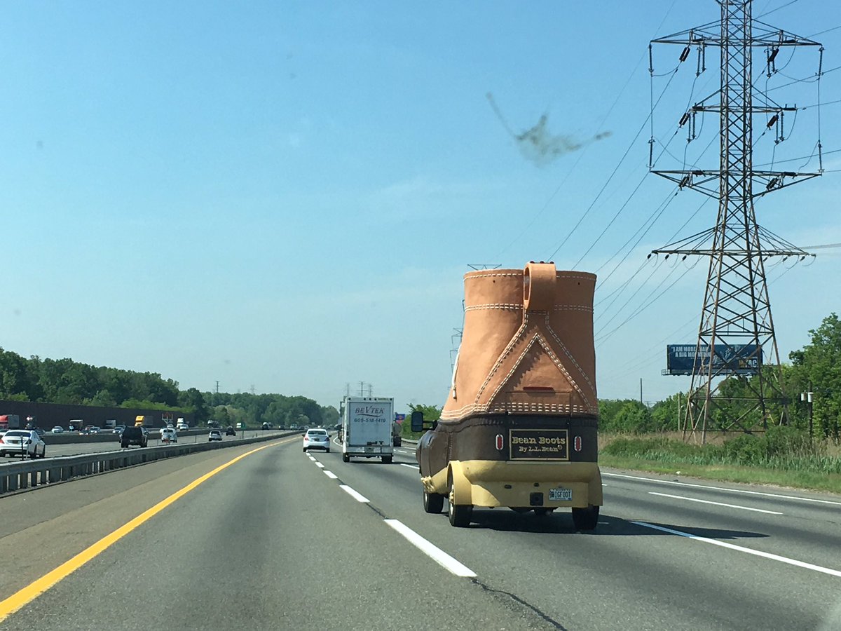 SallyStieglitz's tweet photo. Now I've seen everything ๐ #bootcar @LLBean https://t.co/exy98q0XDn