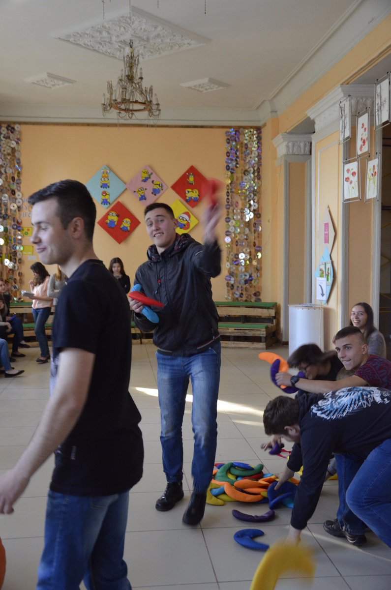 Happy_Hub2017's tweet photo. В работе Вожатого очень важно знать множество игр, как без реквизита, так и с использ��ванием различного реквизита!
#happyhub #unicef https://t.co/2a3WSGjGvP