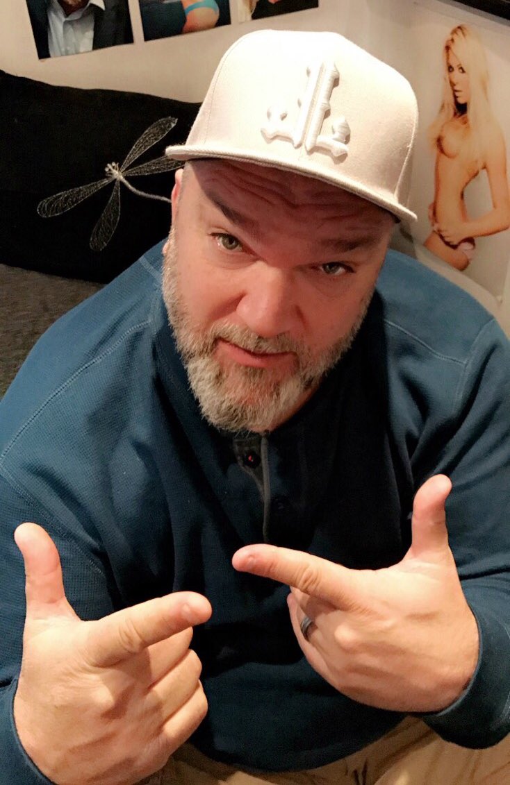 MrsRazorRuddock's tweet photo. How cool does @RealRazor look in @jtrend_clothing find them 👉🏼on @Instagram @RealRazor ✌🏼😆 #Snapback #JTrend https://t.co/radHTfKLpm