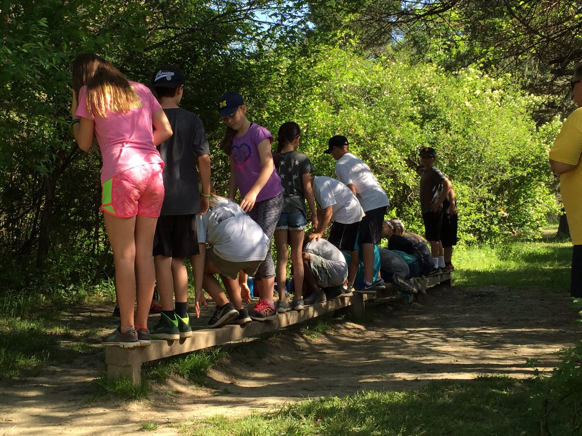 Teamwork in action!! #dolsenthinkers