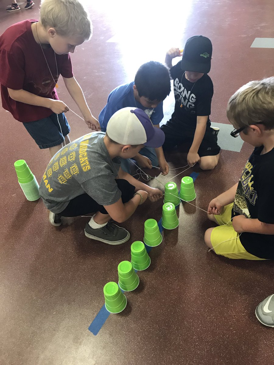 lgomez_lori's tweet photo. Outdoor day. Stacking cups Habit #6 Synergize. Working together. @GodleyElem #GESLeads @hewett2nd @MrPraytor3rd @mrs2NDGRADEotto https://t.co/ToRBYIDa8u