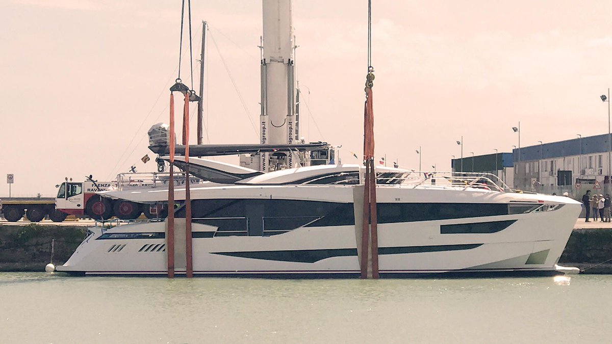 boatint's tweet photo. .@DominatorYachts has launched Kalliente, which was styled inside and out by @AMyachtdesign — take a closer look at: https://t.co/WDWWFNSHHj https://t.co/xsscHux6gH