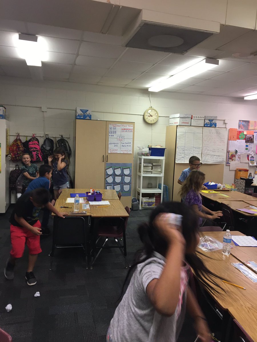 Taylortayljodie's tweet photo. Snowball fight to review parts of speech!#teamfes #fes2016 https://t.co/DjoVfht3Gy