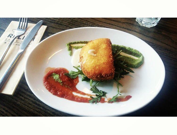 It's #NationalVegetarianWeek so why not try something different from our menu like the delicious Fried Cheese, yes we just said Fried 🧀!