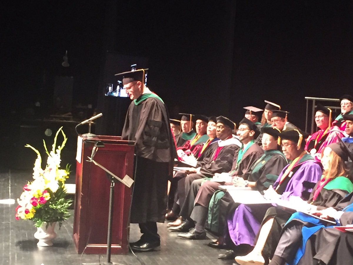 UMmedschool's tweet photo. Faculty speaker Dr. Philip Dittmar offers his advice to the class. #UMSOM17 https://t.co/hMMg6WRVTz