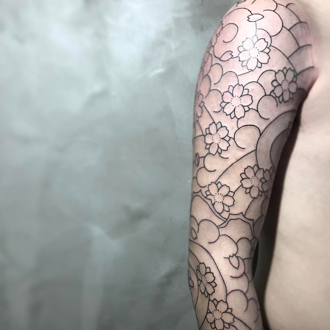 합정 타투 작업자 타투보노 입니다 
긴팔 사쿠라후부키 라인작업입니다
상담문의 카톡 LHYUNW