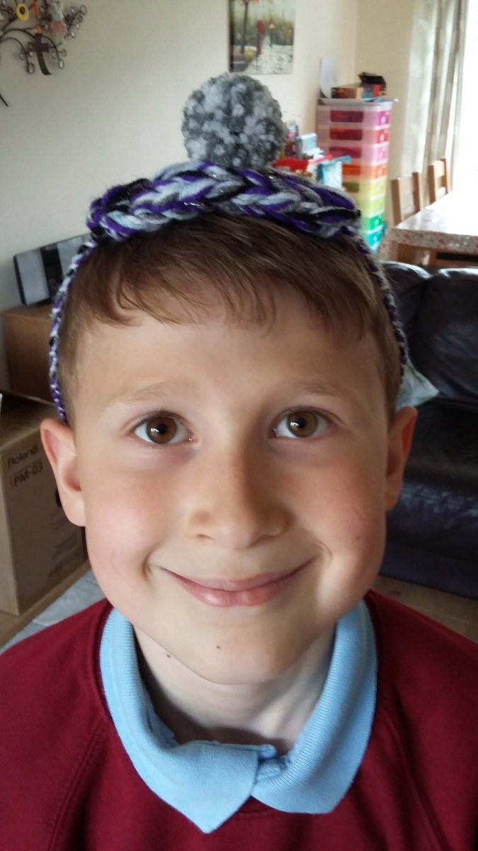 helencable3's tweet photo. Knitting found outside Son's school #TheShyUnicorn1 https://t.co/Fpi4keMmwe
