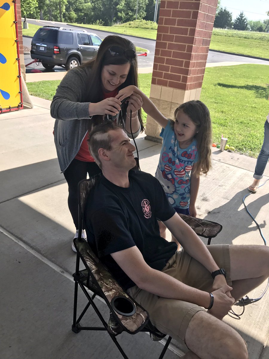 SCEThies's tweet photo. First up, shaving the firefighters hair off! 👨🏻🚒💁🏼♂️ #SightWordChallenge #LVEleads https://t.co/rI3AqMdkXm