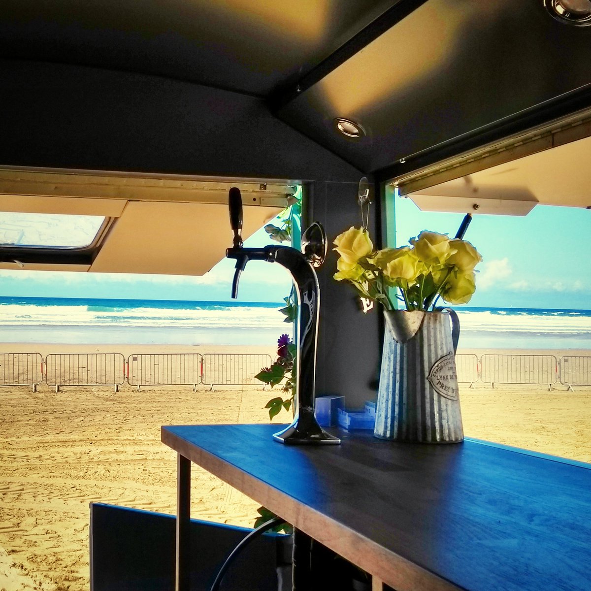 bringmebubbles's tweet photo. Today's view @WatergatebayTP #watergatebay #polo #champagne https://t.co/iL8gv7sLUb