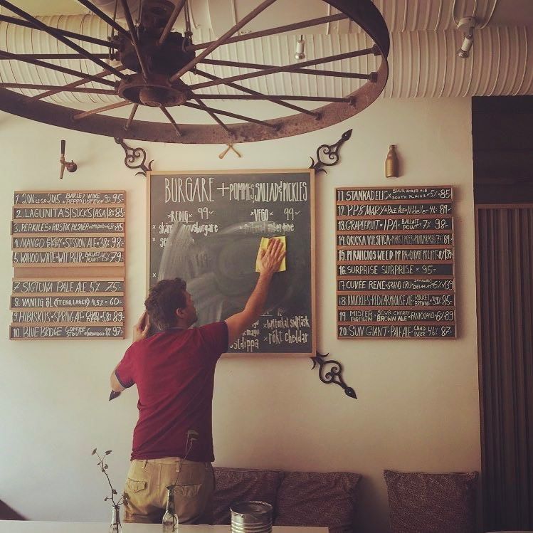 Soderom's tweet image. Snipp, snapp, snut, så var hamburgarna slut...