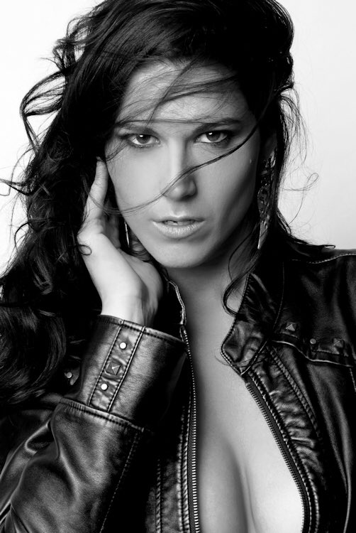    A very happy birthday to the gorgeous Emmy Robbin! ¡Feliz cumpleaños 