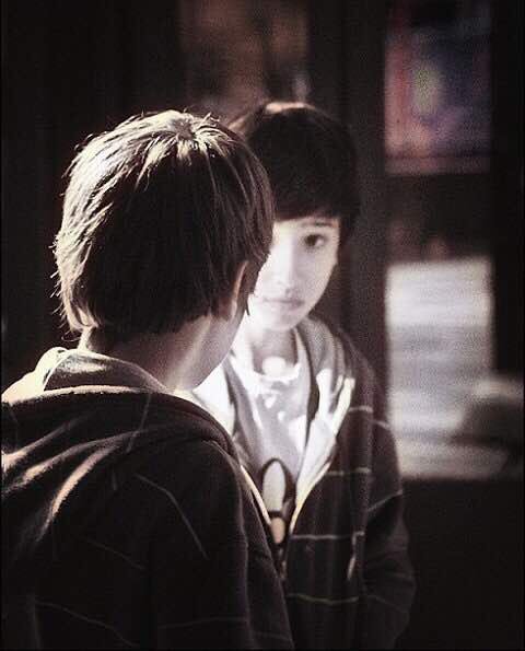 عندما تقابل أحدهم ..
ويحكي لك عن خيبته بالناس 
فهو يبعث لك برسالة مفادها :
أرجوك .. لا تكن منهم