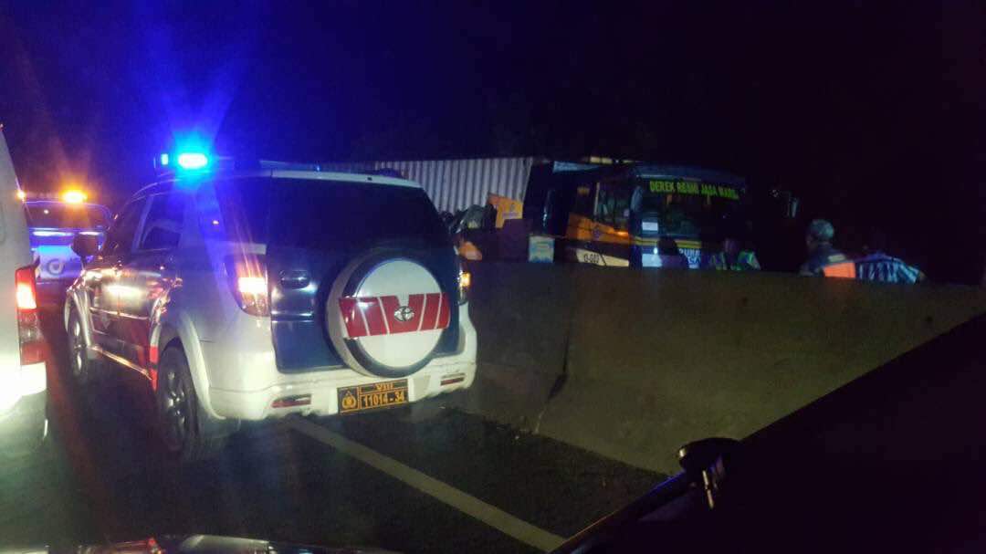 Kecelakaan Beruntun di KM 91 Tol Cipularang, Lalin Arah Jakarta Macet metrotvn.ws/5b2jVO6b