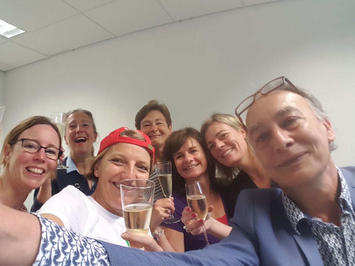 Vandaag klusdag nieuwe kantoorlocatie mastbosstraat. Ontvangst + champagne door collega's <a href="/Wonenmetgemak/">Wonenmetgemak</a> <a href="/Homeinstead_NL/">Home Instead NL</a> . TOP!