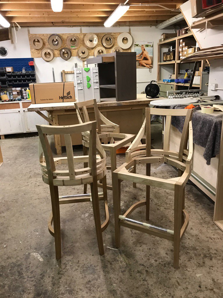 LJChairframes tweet media
