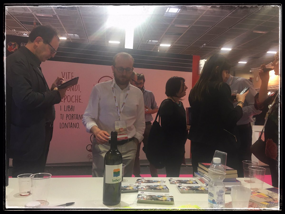 Quanta gente allo stand di <a href="/betwyll/">Betwyll</a> <a href="/TwLetteratura/">TwLetteratura</a>  Con <a href="/Einaudieditore/">Einaudi editore</a>
