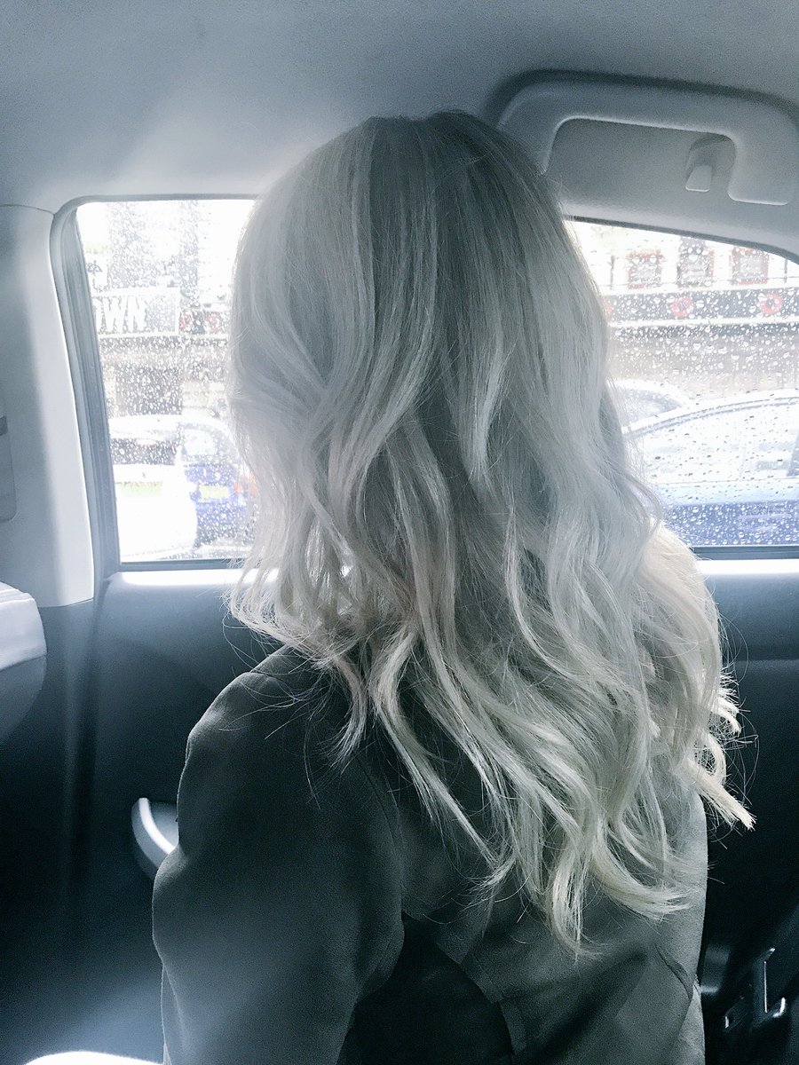 Hiding my fresh blow dry from the rain in a taxi. Had the nicest shoulder massage &amp; scalp treatment at <a href="/AvedaUK/">Aveda UK</a> spa 😍😍😍👸