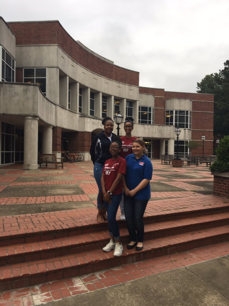 LISANorthK_5's tweet photo. 9th grade CRLP girls on their way to @NWATechFest photo stop @hendrixcollege #jaguarscode https://t.co/lTjhmRhNLE