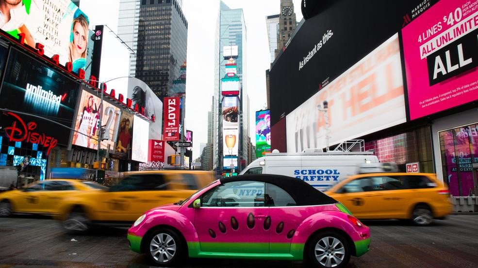 TND's tweet image. #BREAKING: A speeding car reportedly struck pedestrians on the sidewalk in New York's Times Square bit.ly/2pXBFwH