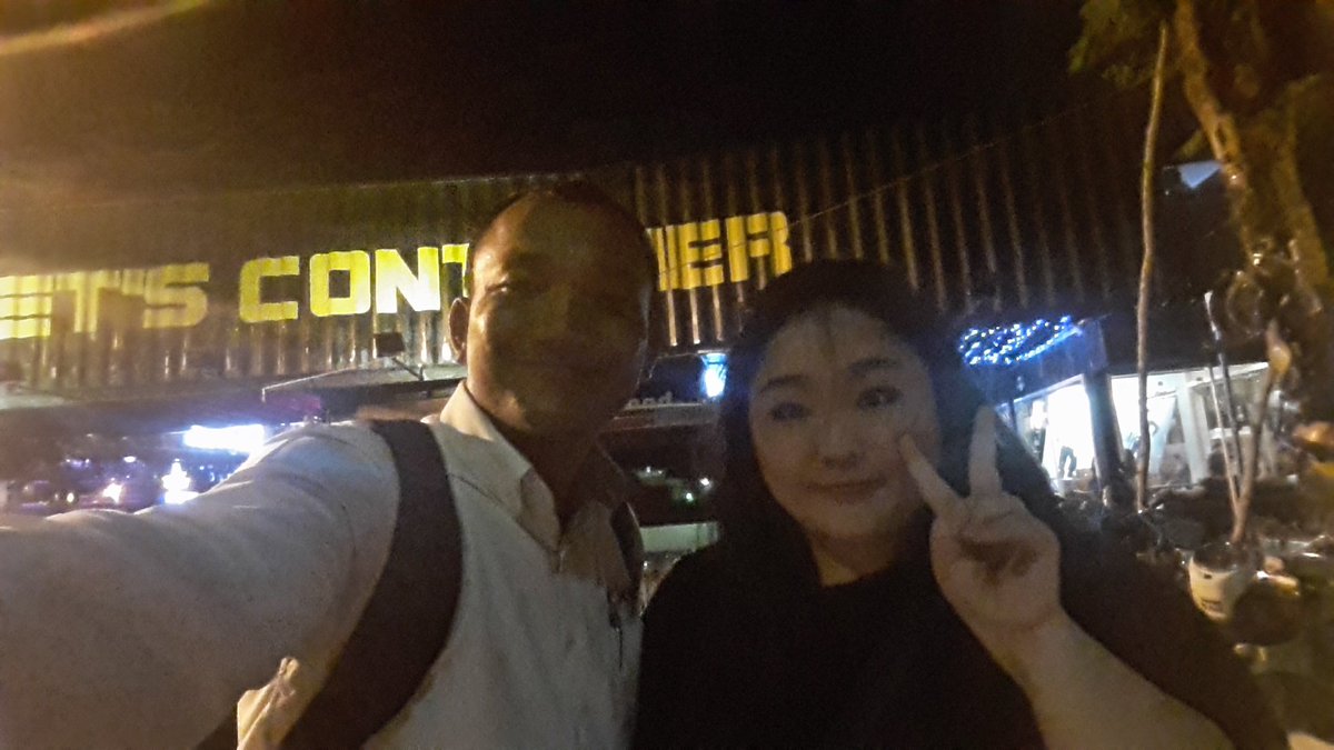 chamnanmuon's tweet photo. Welcome to #PhnomPenh, #Cambodia my #LGSummit16 friends, @Shirni - #LocalGuides from 🇲🇾. Hope to meet again in the state at #LGSummit17. https://t.co/d53dBCJLMc