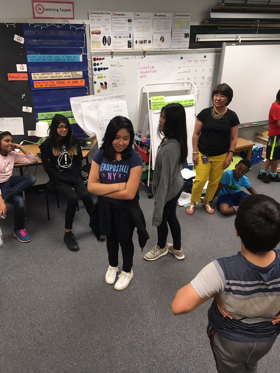 elisateaches's tweet image. Modeling the motions of Earth and the moon @The_Terrace_ES  #sciencemodels #dontgetdizzy