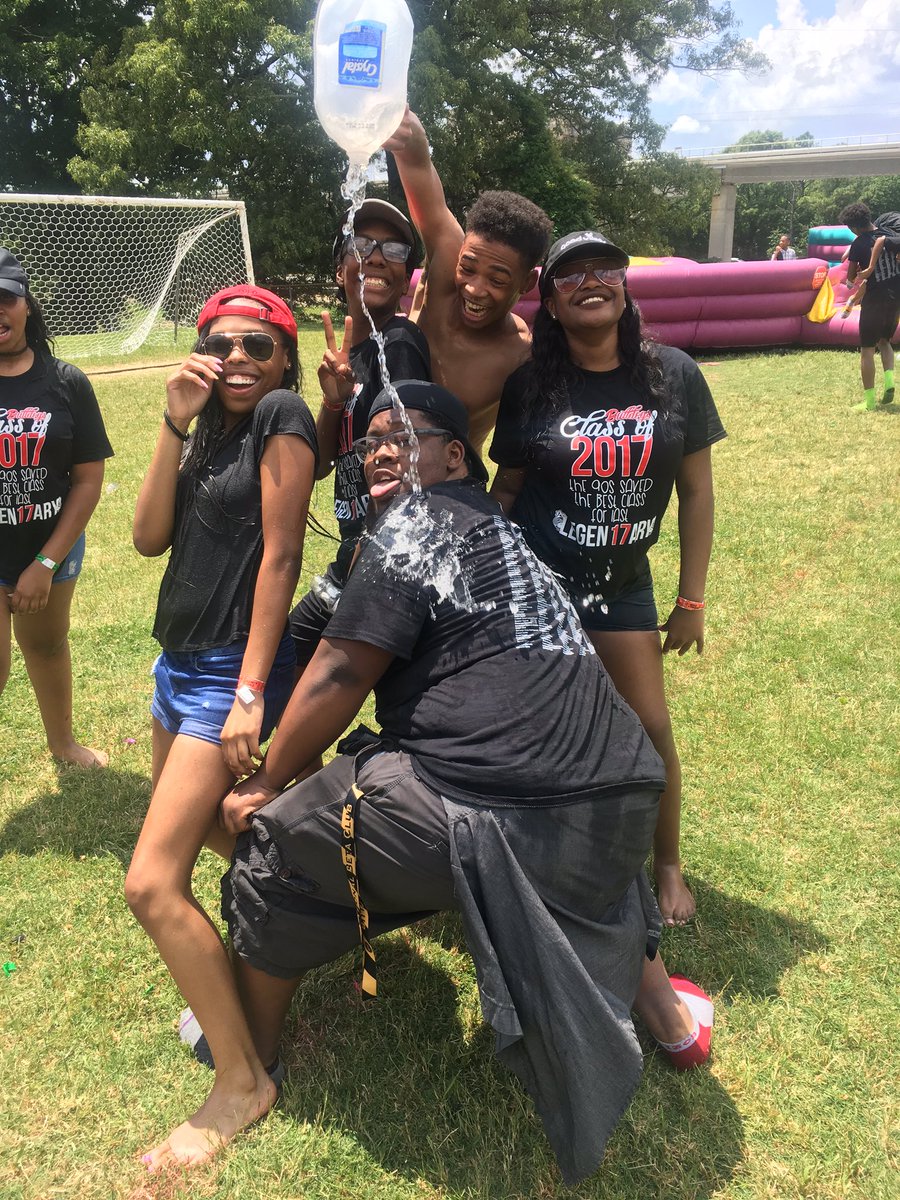 crownkayla_'s tweet image. the only day I actually felt like a senior .... but today went a lil something like this 🤙🏽❤️💦