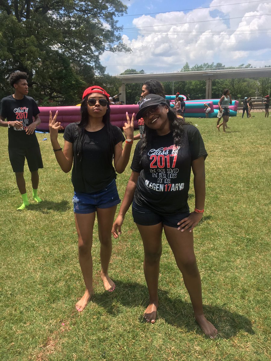 crownkayla_'s tweet image. the only day I actually felt like a senior .... but today went a lil something like this 🤙🏽❤️💦