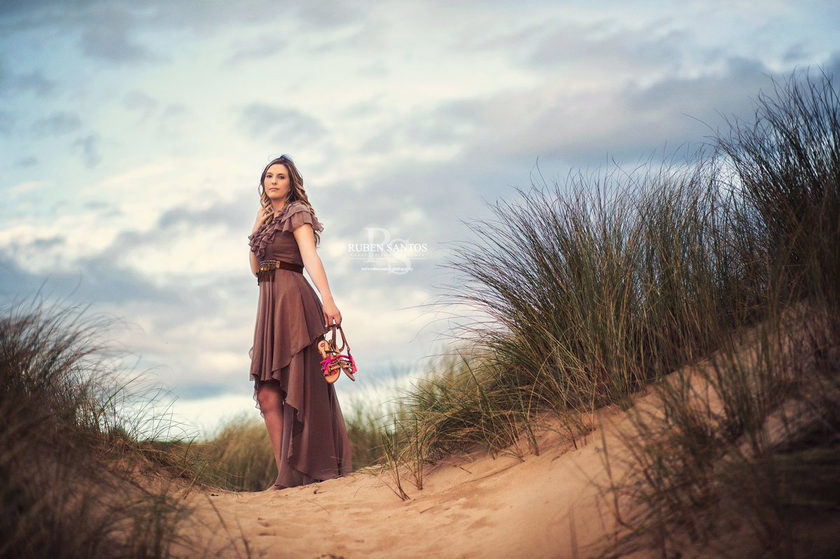 RSfotography's tweet photo. #rubensantosphotography #cantabria #fashion #moda #portrait #beauty #landscape #sky #clouds #light #dress https://t.co/x4kUCbwKhb