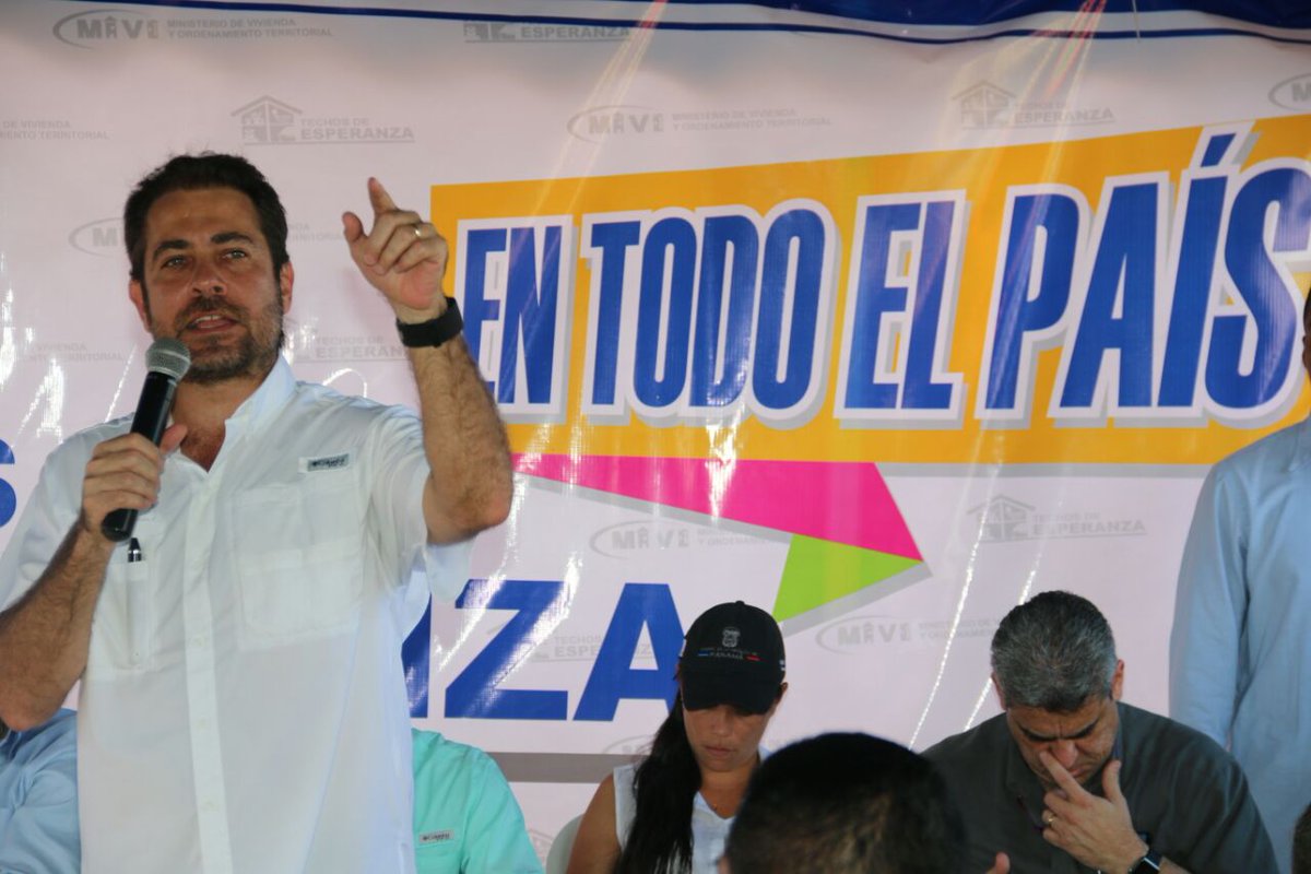 MIVIOTPma's tweet photo. #CocléProgresa: "Construyan un hogar donde habite Dios, ya se acabó la vivienda de zinc de letrina, tengan a Dios a sus corazones" https://t.co/Ay44aLTbPk