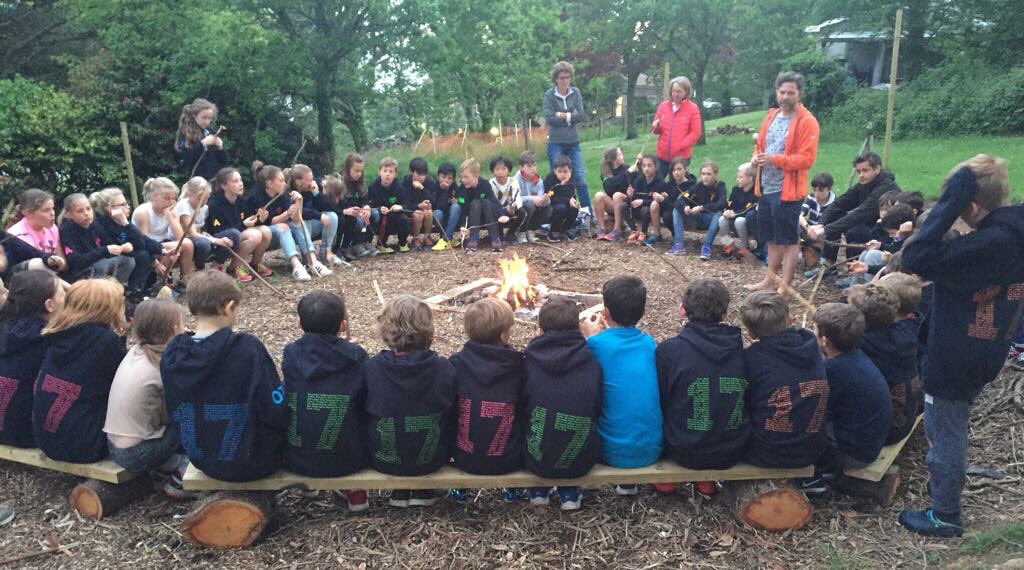 batthouse's tweet photo. What a lovely end to a great week with Year 6, sadly the last visit for those leaving HG @batthouse @hallgroveschool #campfire #smores https://t.co/bMJtI48wut