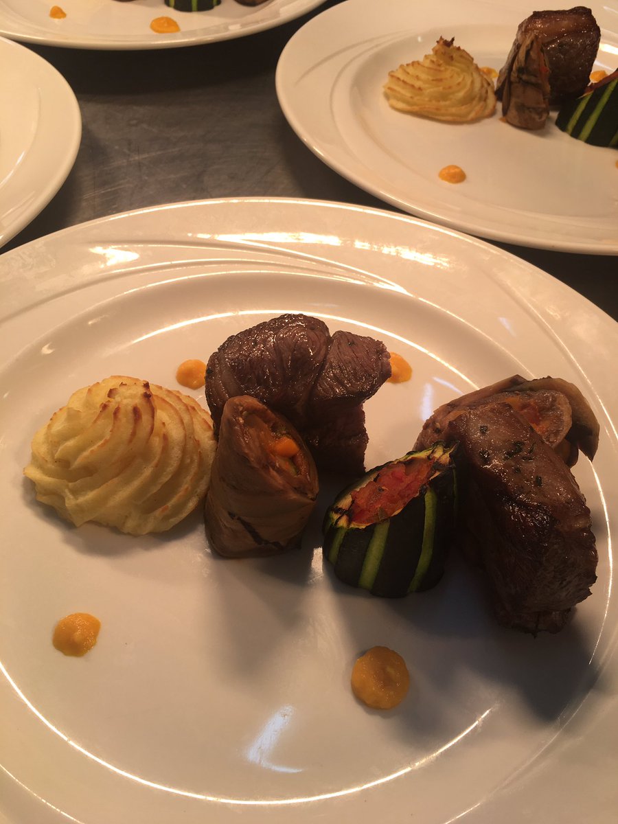 BenChandalar's tweet photo. Shoutout to @OakleyHallChefs for coming to @bcot tonight! Food was amazing 👌🏼🔥 https://t.co/VHVtbArHzj