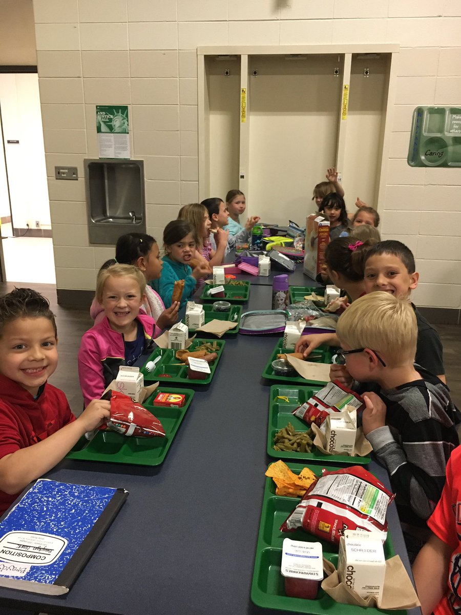 FirstiesMES's tweet photo. Lunch with the teacher to celebrate "L Day!"  #ABCcountdown #theMESway https://t.co/ioqEIl0BUx